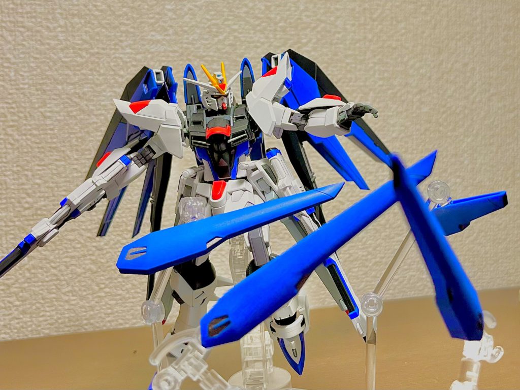 アングルが微妙ですが、ドラグーンは全部で4基