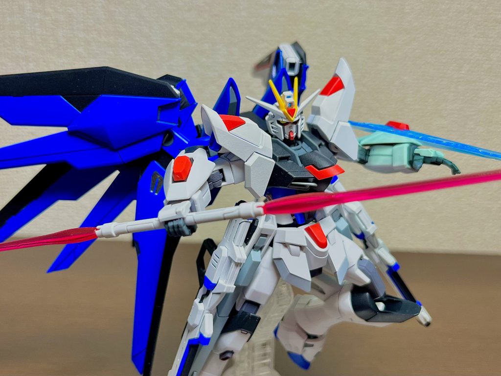 ビームシールドとビームサーベルはマイフリのもの因みにライフルは腰にマウント出来るように磁石を埋め込みました