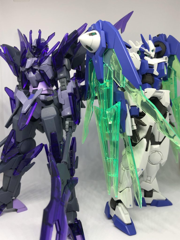 ダブルオーダイバーアークと撮影。ダブルオー系のビルド機体はどれもカッコ良いです。