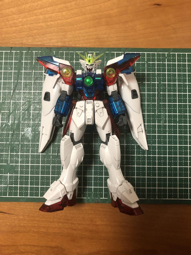 デカール貼り前。仕上げに缶スプレーのクリア光沢を二度吹きしました。