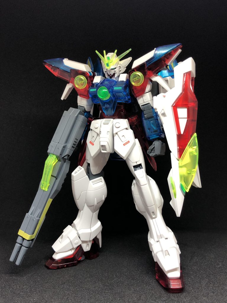 ソリッドクリアのキット制作は今回初めてでした。色合いがとても綺麗で、ウイングゼロに似合う色が選択、設定されており、当たって嬉しかったです。