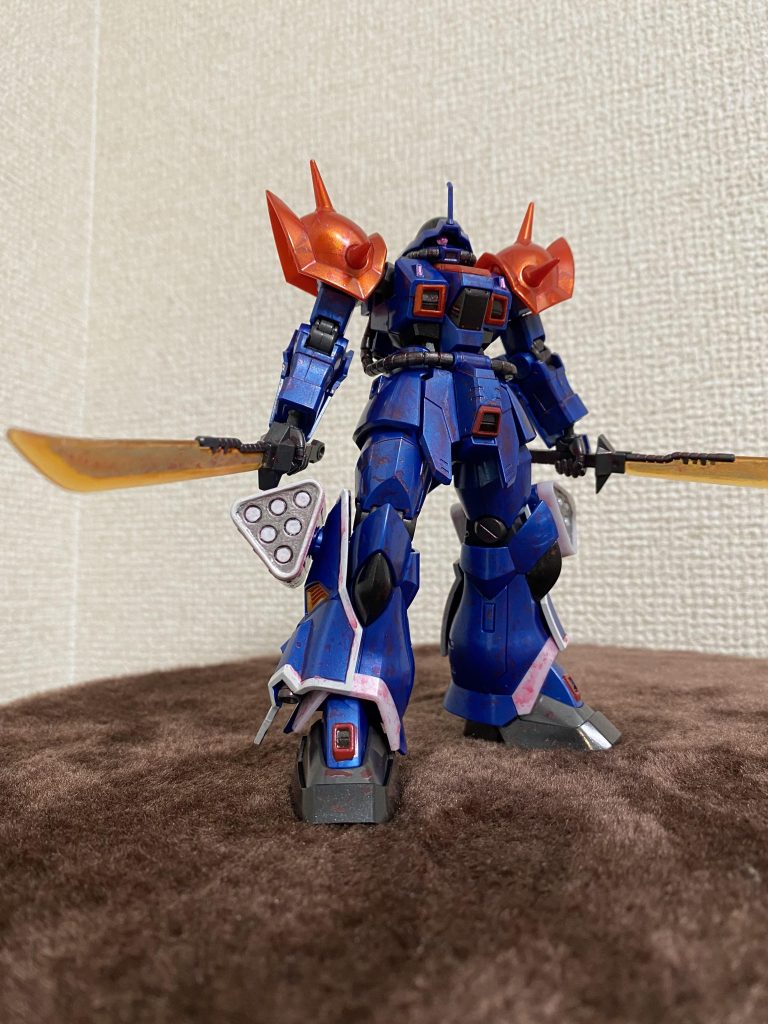 こちらのキットも、ガンダムベース限定 イフリート改[メタリックグロスインジェクション]を使用しているので、元の整形色を活かしたくて塗装しています。