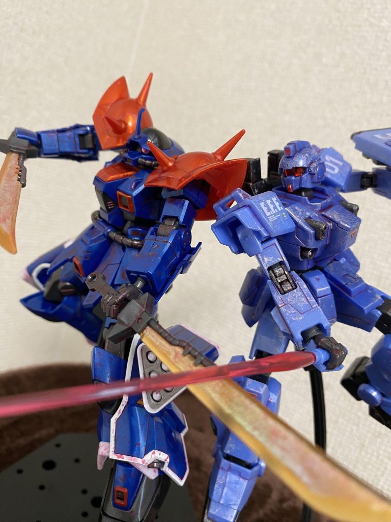 ポージングは、漫画版のイラストを参考にしてみました。2号機、3号機も積んでいるので表現の仕方を考えて作りたいと思います。