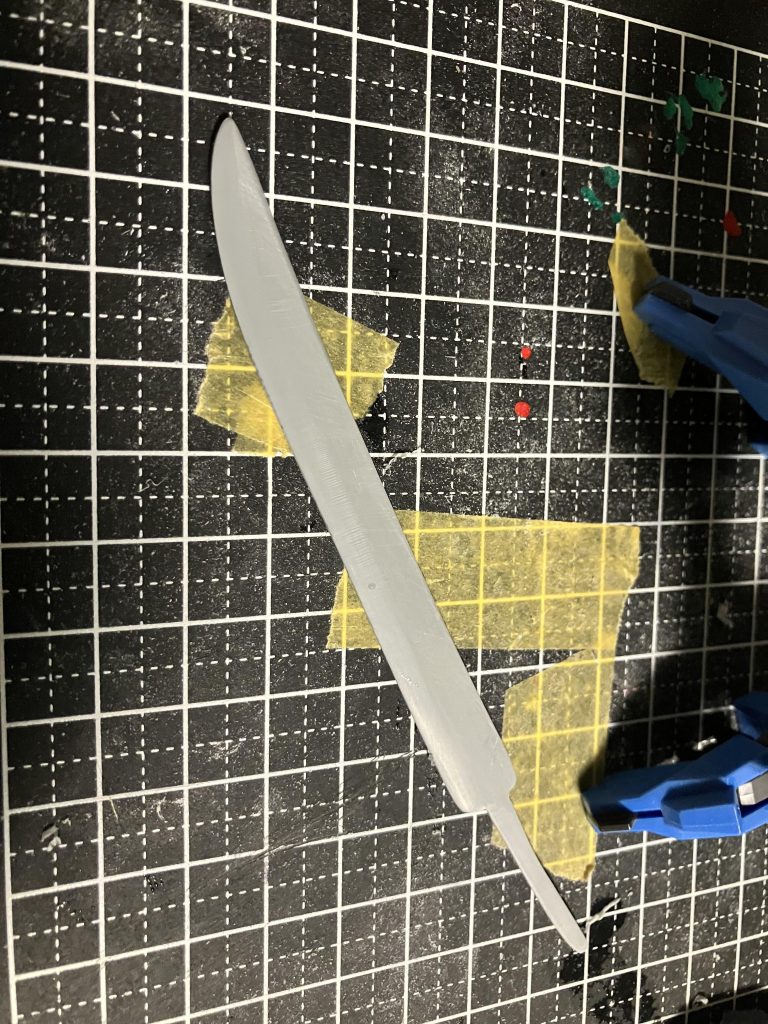 専用の刀を打ったんですが、なんとなく気に入らなかったので既存のパーツを流用しました。オリジナルの刀はまた次回ですね。 