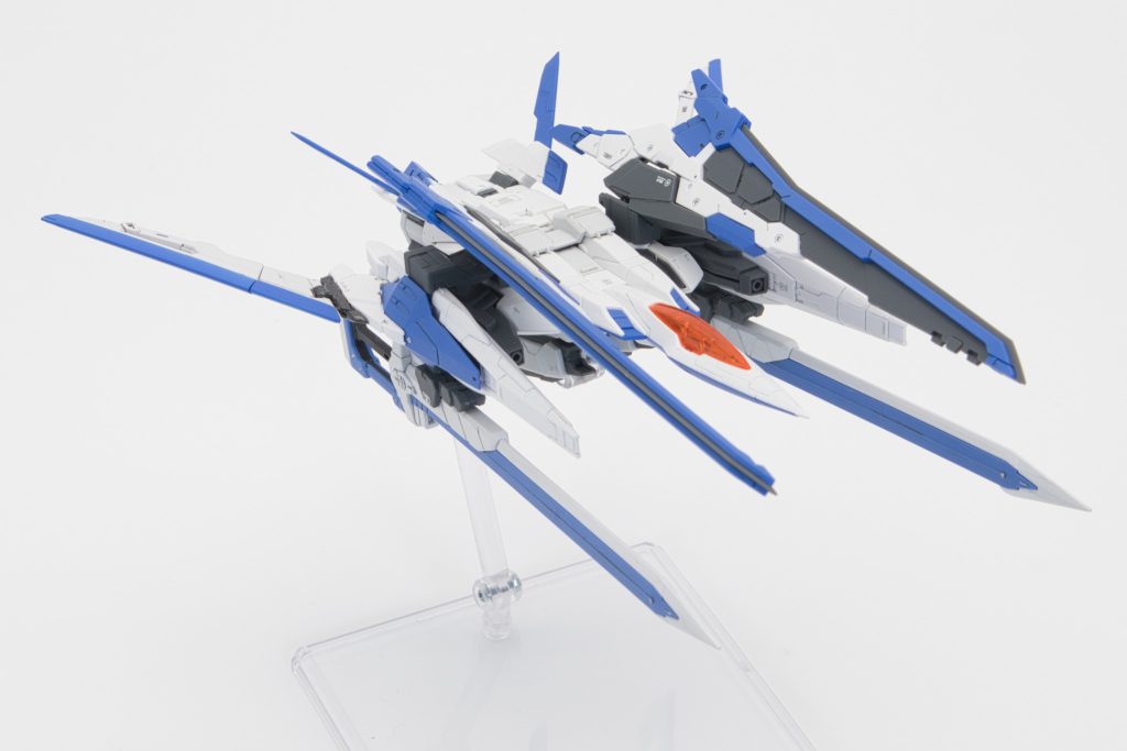 ザンライザーは主翼(?)の部分を加工してソードインパルスのフラッシュエッジビームブーメランを取り付け。下側のGNソードⅡを懸架するアームみたいなやつも加工してエクスカリバーレーザー対艦刀をくっつけられるようにしました。