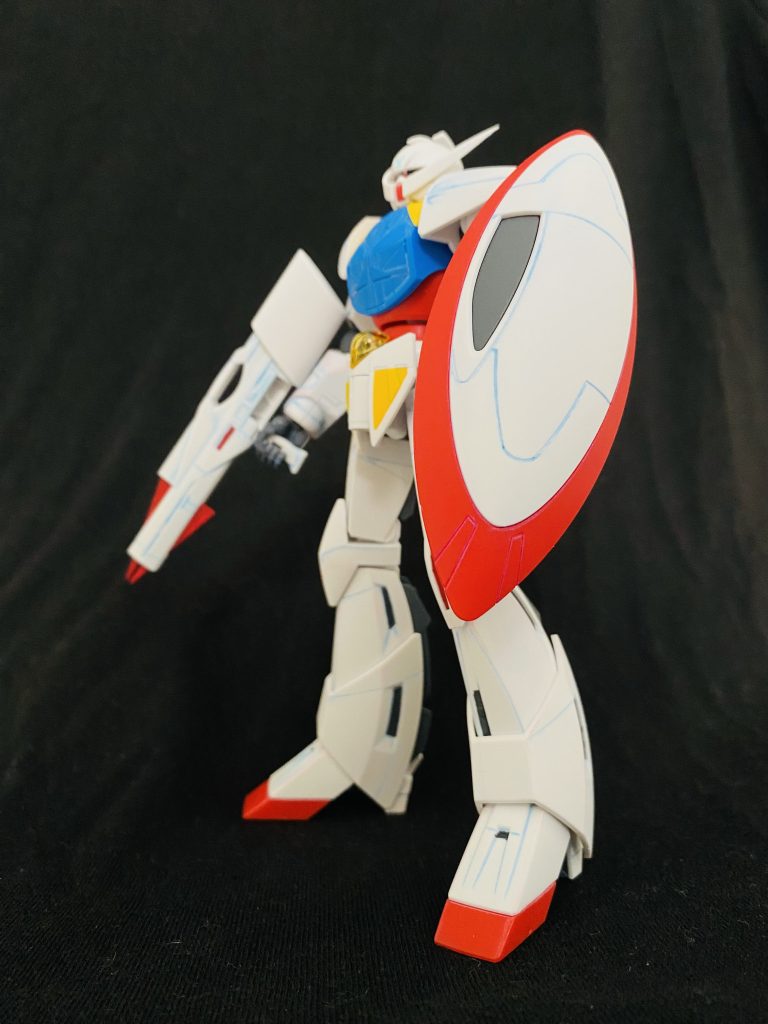 ターンエー本体はアニメ本編の優しい機械をイメージして色鉛筆で墨入れをしています。