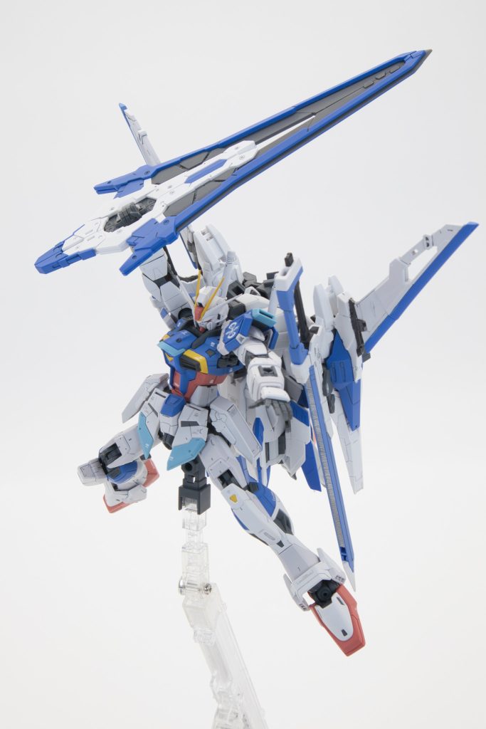 GNバスターソードIII大剣モード。GNバスターソードIIIって刃がないように見えるけど切れるんですかね?突っついたり殴ったりするんですかね?