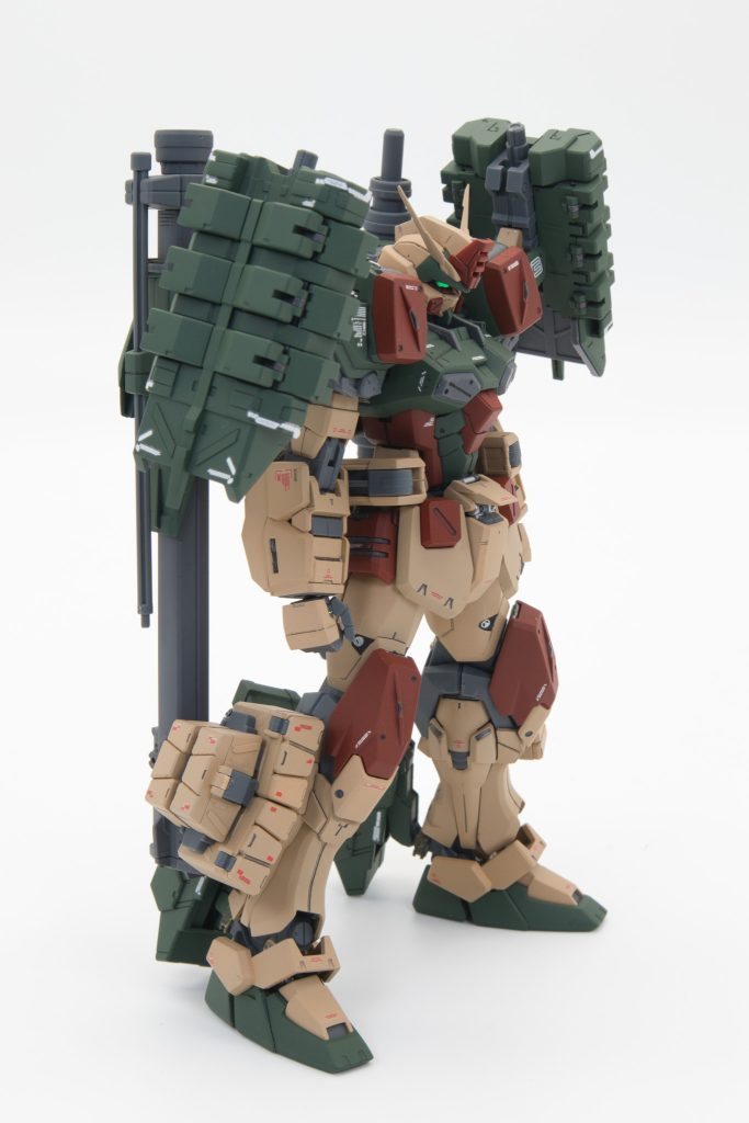 バスターは遠距離砲撃機だしイーゲル装備も合うかなあと思いつけてみました。