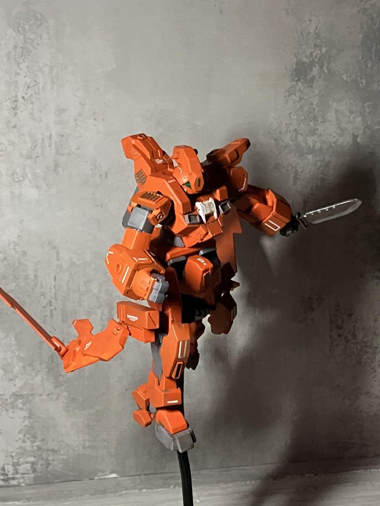 ナイフはデミトレーナーのモノを拝借して、リアアーマーにマウント出来るようになっています