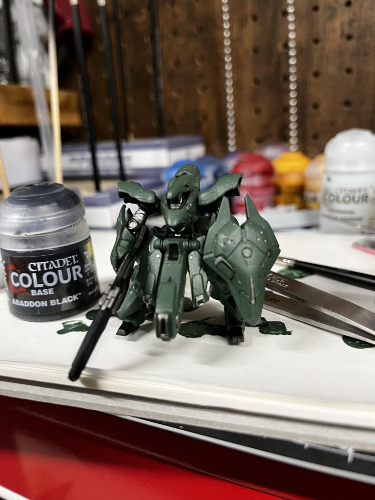 腕の位置は両方ともなるべく胴体に近づけ、盾は目立つように前に向けましたこのシンプルな感じも好きですナイチンゲール手持ちは全て作り終えたのでこれがラストです…… たぶん…笑