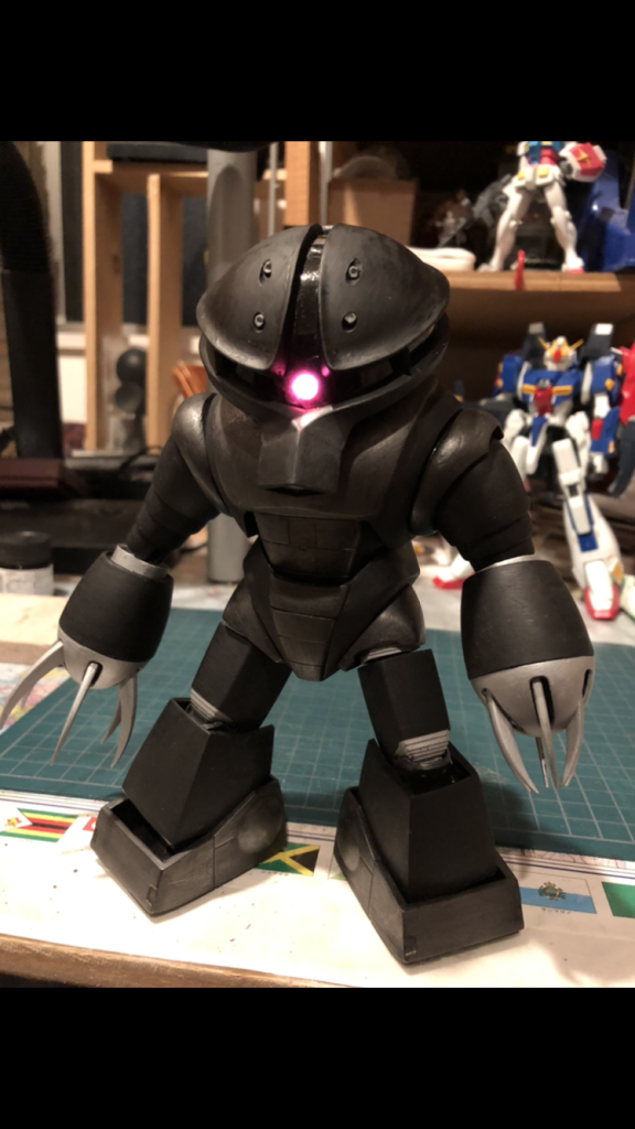 塗装は潜水艦をイメージして、艶消しの黒で仕上げています。