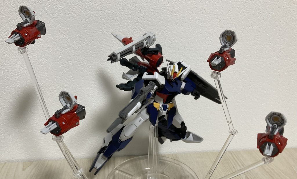 ガンバレルと共に一斉射撃ガンバレルストライカーのガトリングはスイングできるように改造