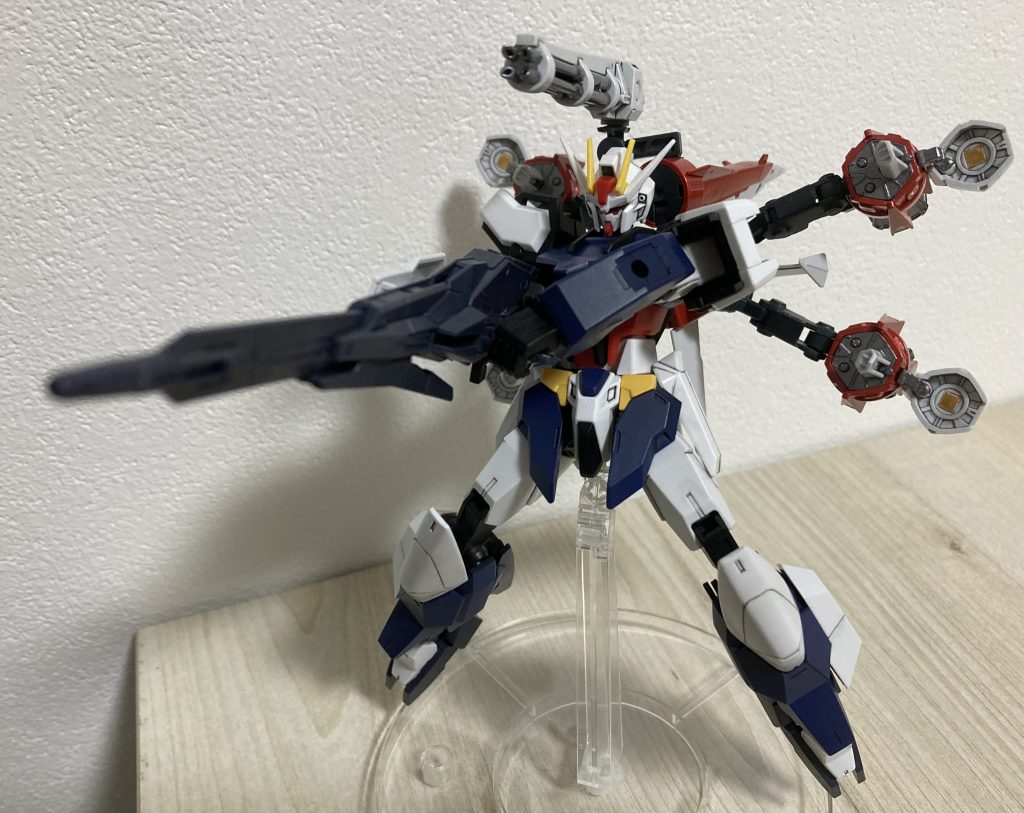 オプションとしてユーラヴェンガンダムのビームライフルも装備可能。こっちはこっちでカッコいいんですよね。