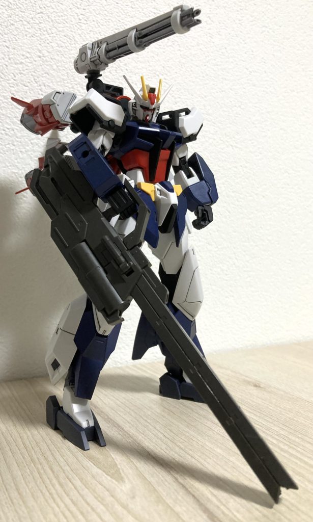 これまたオプション装備で大型レールガン。ガンバレルで撹乱しながら遠距離から狙うことが多いイメージなのでロングレンジの武器を持たせがち。