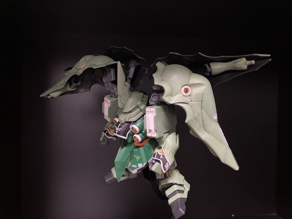 「姫様。マリーダ・クルス、ここまでです」マリーダはzzガンダムで登場したエルピープルの12体目のクローンの内の一人であり、当初は「プルトゥエルブ」というコードネームで呼ばれていました。他のプルシリーズが全滅する中で唯一生き残りです。zzはコミカルなイメージですがそれは前半のみで後半はシリアスです。放送当時は後半からの記憶しかなく自分はコミカルなイメージ全くなかったです。