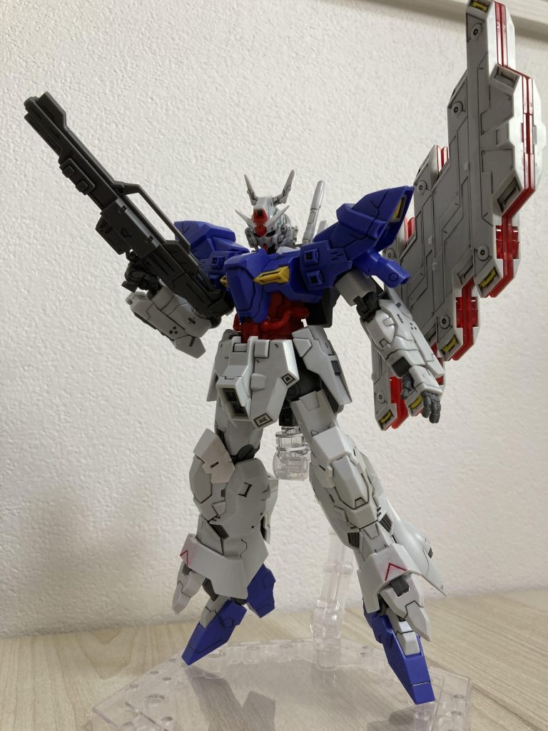 設定は少しだけ知ってるのですが、バルギルというネオジオンのプロトサザビーみたいな機体とティターンズ残党の作ったガンダムの頭を合体させて作ったものだそうで異質なデザインですよね。