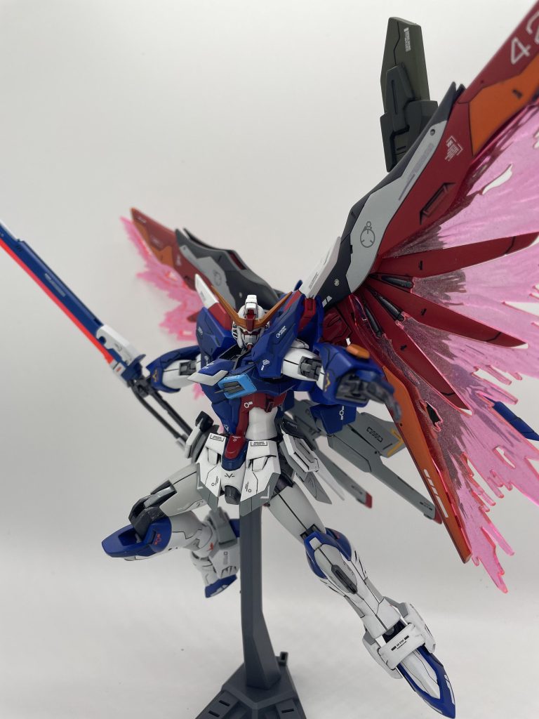 ソードストライクの対艦刀と光の翼で接近