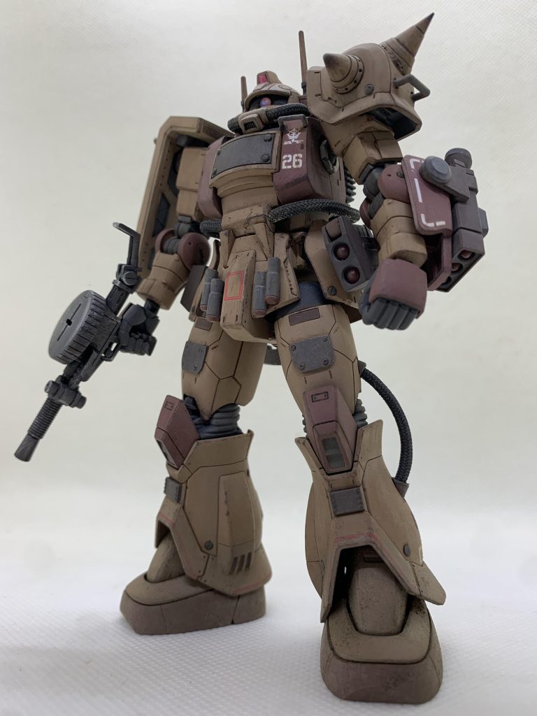 モールドは気持ち程度の追加です。最近のHGはディテールが良いですよね。動力パイプはメッシュワイヤーに変更。プラ板で装甲みたいなのを追加。ん~…あとはちょこちょこディテールアップパーツを。