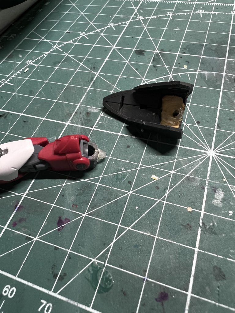 イモータルジャスティスの肩の構造が独特だったので、ボールジョイントを増やしてブリッツの肩を装着してます。