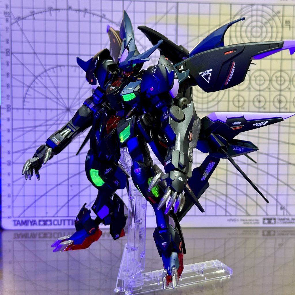 おまけのウェザリング前このクリアパーツブラックライトでめっちゃ光ります💡