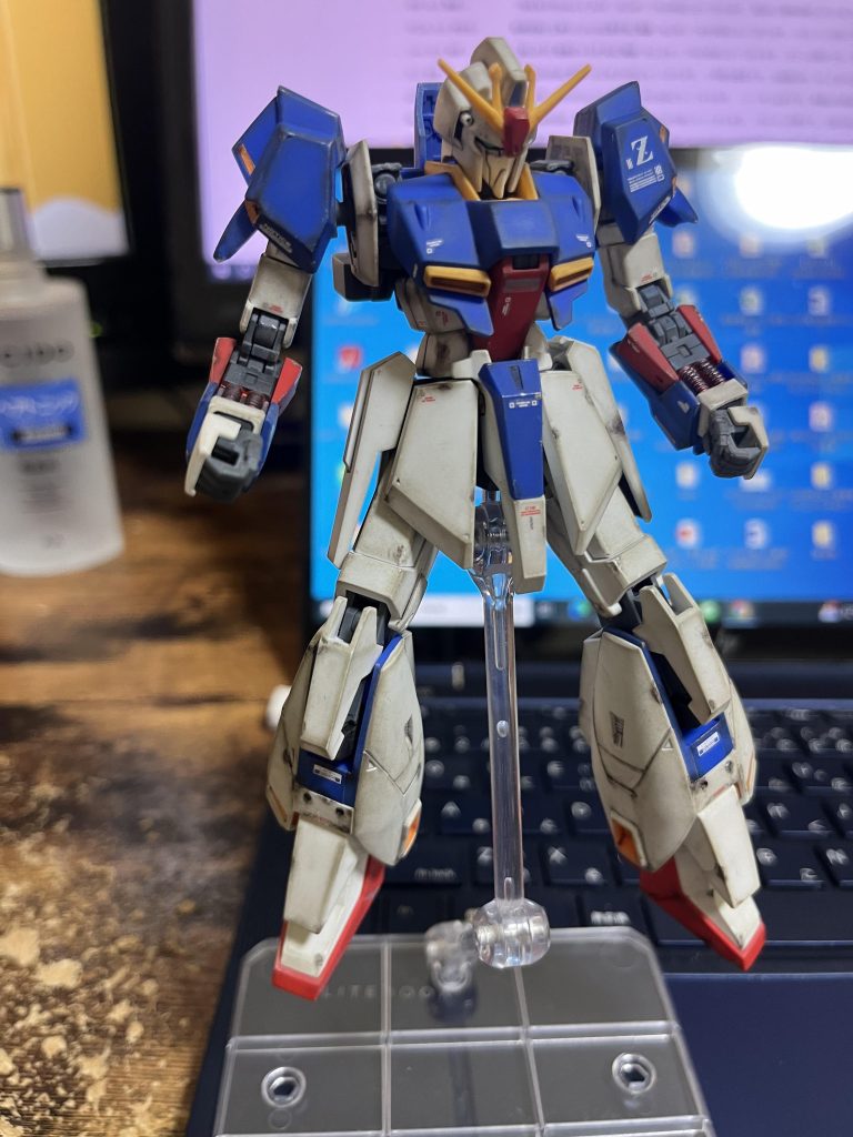 汚れをヤスリで全落としし、一部部分塗装。おとなしめに上半身を汚し、デカール貼り。