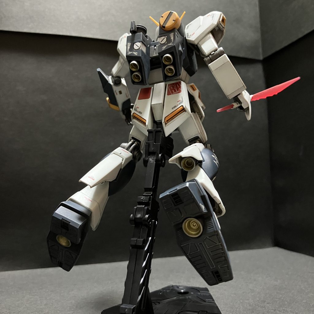 筆塗部分塗装少々。デカール、今回は手持ちのRG用でモリモリ。