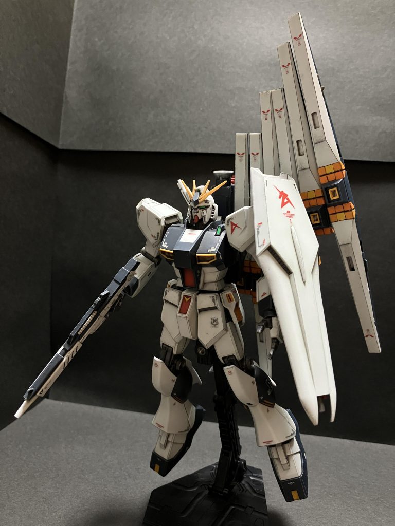 このキットは合せ目消しも後はめも武器だけ。頭が一体成型なのには驚いた。