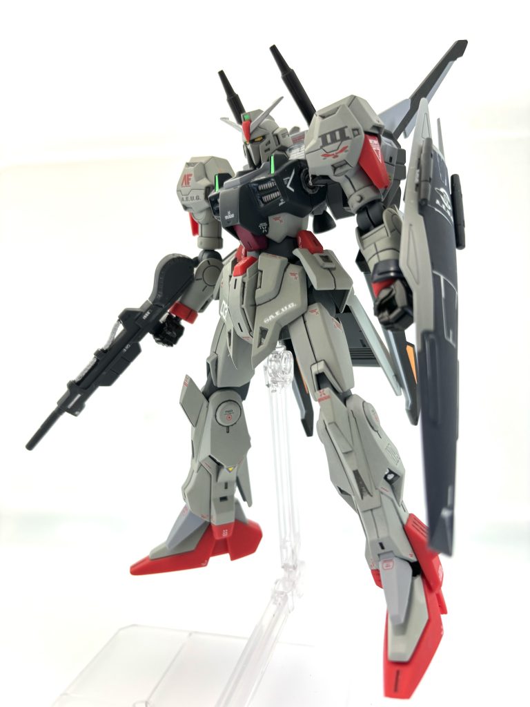 悪役ツラが最高っ！！キットではよく分からないライフルをお持ちだったので…hguc-百式からお借りしました！