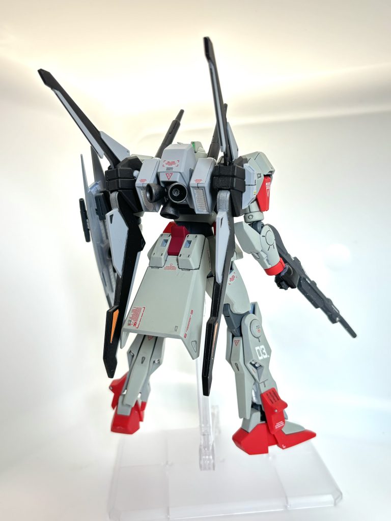 バックパック周りと本体のグレーは色味をかえてみましたが…同色のがまとまったかも…独特なバックパック形状と長いスカートが気に入ってます