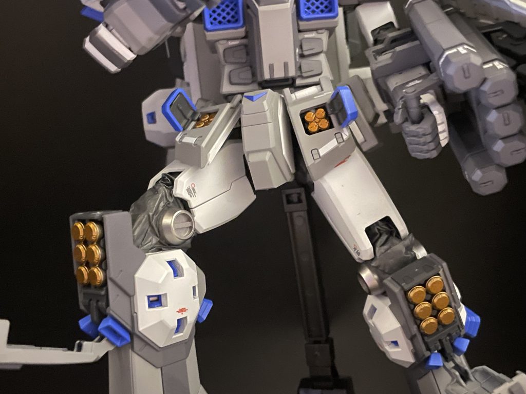 ミサイルはシルバーにクリアオレンジをかけてみました。赤やオレンジのベタ塗りにしようかとも思いましたが、これはこれでありかな🤔