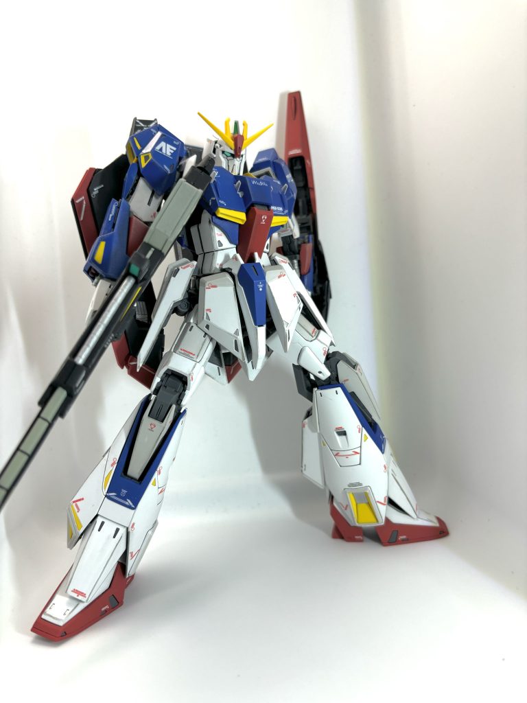 ワンポイントにグレーをいれつつ、青はインディブルーで塗り直しました。エッジを汚してみましたが…シャドーっぽくならず残念…