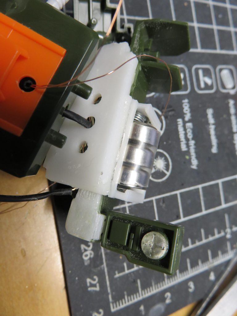 バックパックに電池ボックスを埋め込んだところです