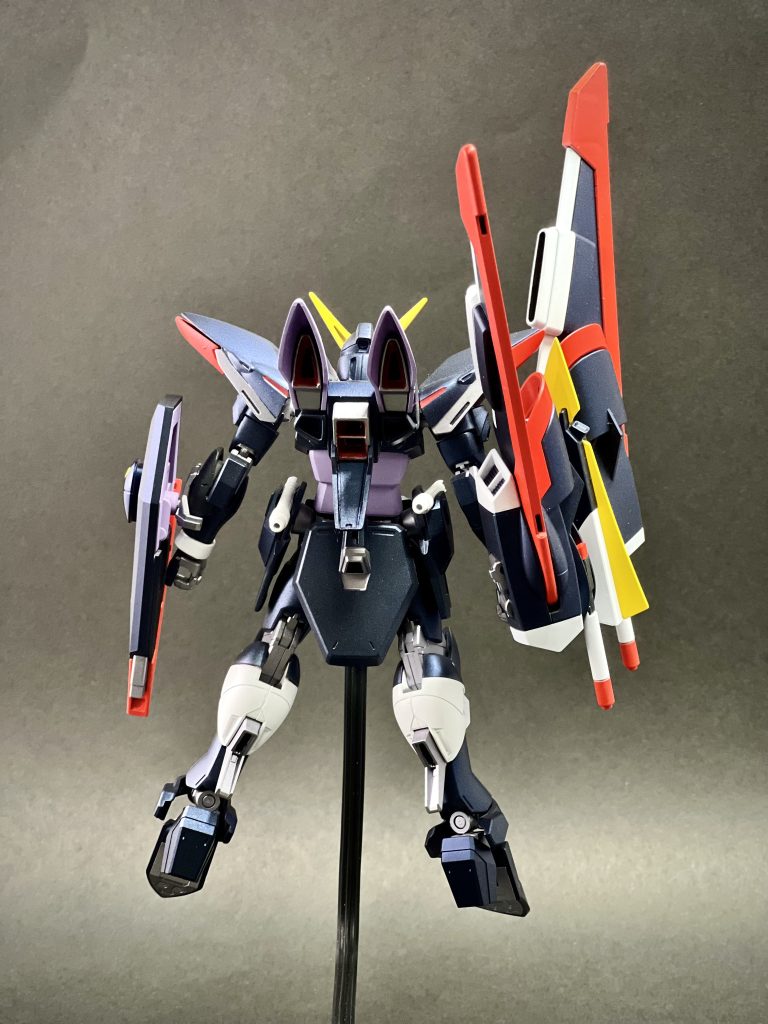 バックショット。よく見るとほとんどイモータルジャスティスなんですがこのバックパックとカラーリングでいい感じに誤魔化せたと思います。