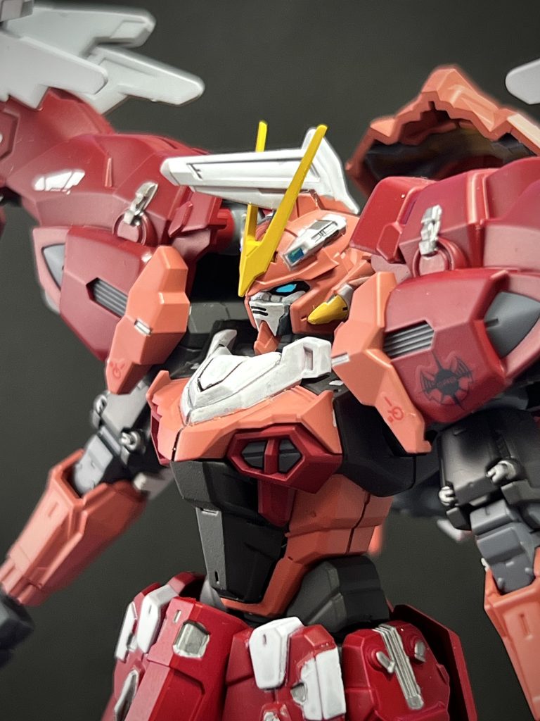 言われなかったらW系のキットには見えないアスクレプオス。デザイン的にもSEED系の方が違和感ない雰囲気だなって昔から思っていたのでSEEDFREEDOMを機に製作してみました。ここまで見てくださってありがとうございます😊