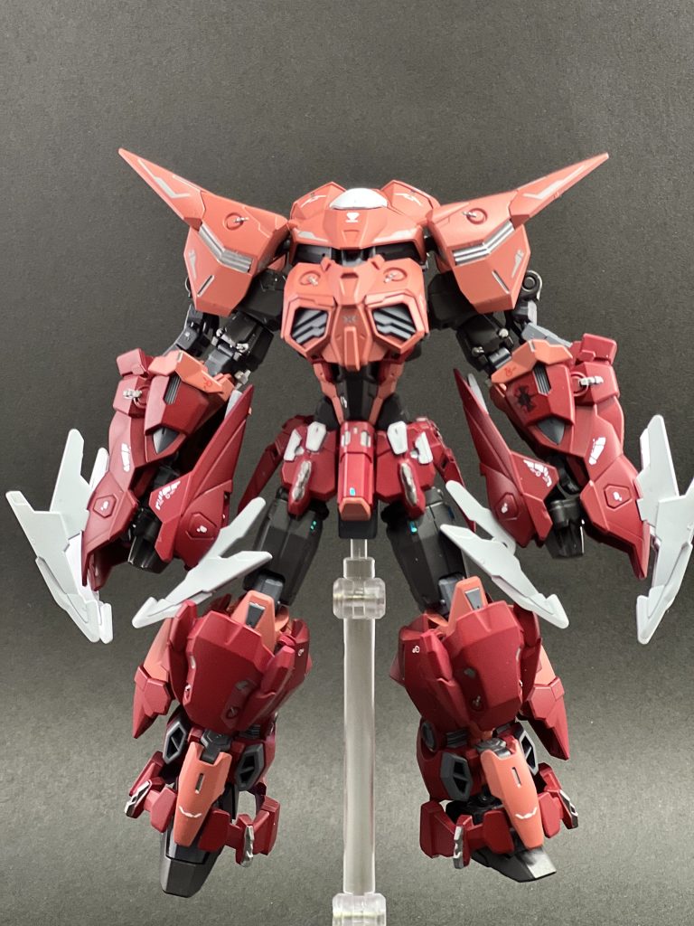 ズゴッグ形態。シャアズゴッグと睨めっこしながらカラー配分は考えました。