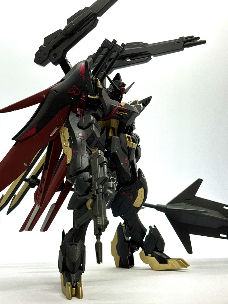 バルバトスの腕にビームライフルは…と思いつつやってしまいました。バックパックはデスティニーインパルスのデスティニーシルエットを参考にしています。