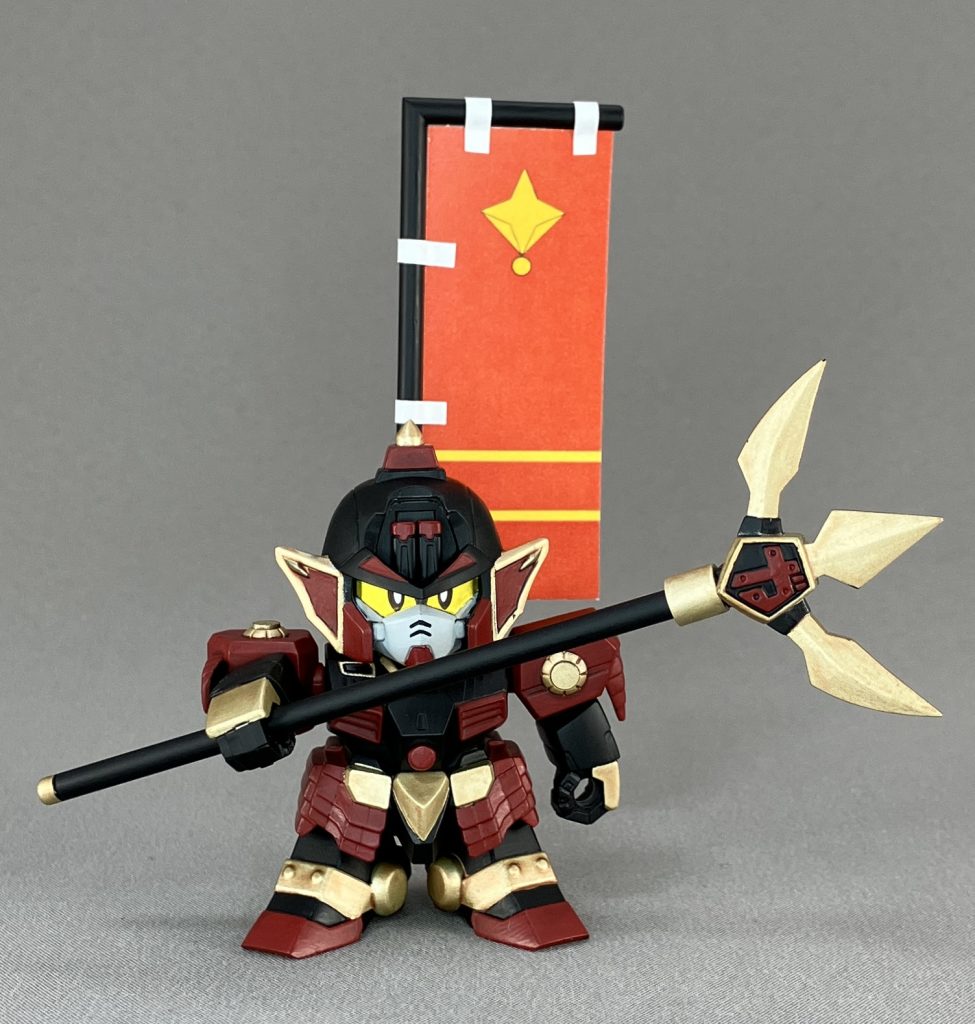 ・槍の先は兜飾りと差し替えできます。兜飾りのあった部分は余りパーツでフタをします。