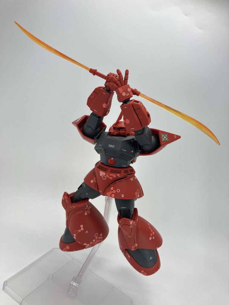 両肩部外側が寂しそうだったので、メタルパーツを貼り付けましたが、蛇足でした🐍でもあまり目立たないので良かったです😮💨