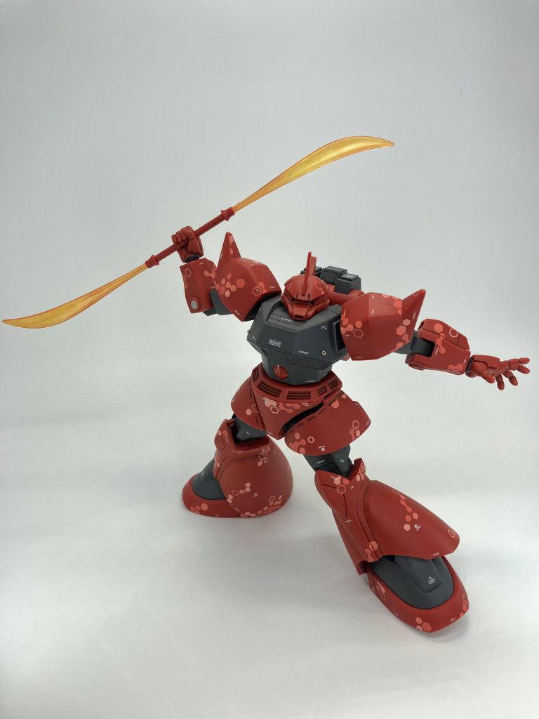 ゲルググ、ビーム薙刀は、ファミコンのカプセル戦記で異常な強さを誇っていた記憶🤤武装はビームライフルにロケットランチャー、このロケランが似合いますね👍