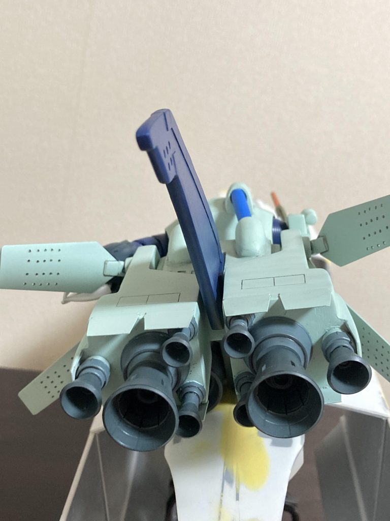 バーニア類をみて「乗ったら死ぬ奴だ…」感のある背面。以降製作過程になります。