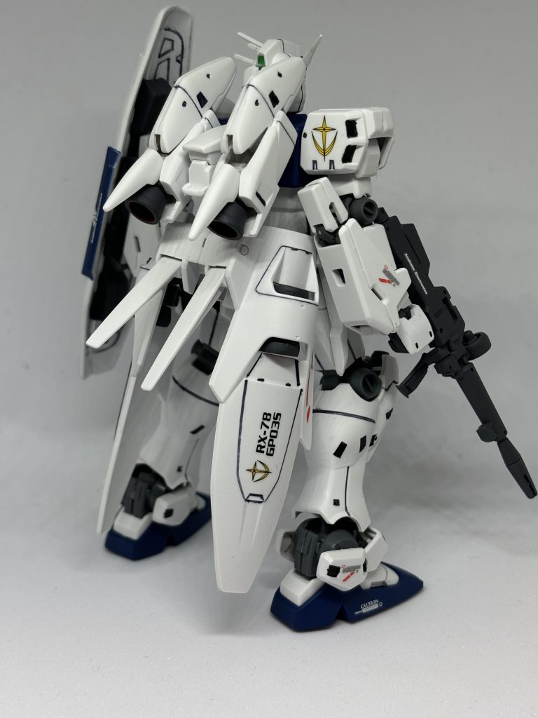 デカールは0083のものや、ウイングガンダムゼロカスタムEW バージョンカトキのものなどを使用しています。個人的にEFSFのデカールが好きで多用してます　笑