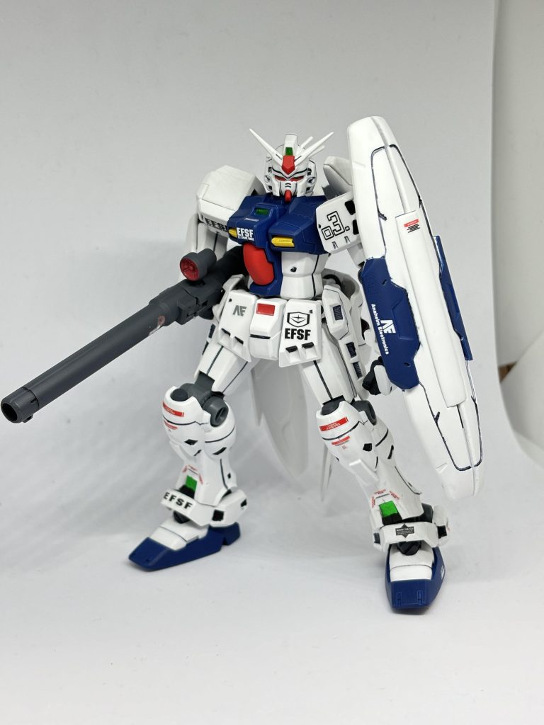 使用塗料説明ブルー　→タミヤカラー　ブルーブラック　→ガンダムマーカー墨入れ用ブラック武器&ハンドパーツグレー部分→タミヤサーフェイサーライトグレイ+ガンシップグレイバーニア内部、武器スコープのレッド→ディスペイ水性アクリルマーカー　レッドトップコート→ミスターホビープレミアムトップコートつや消し