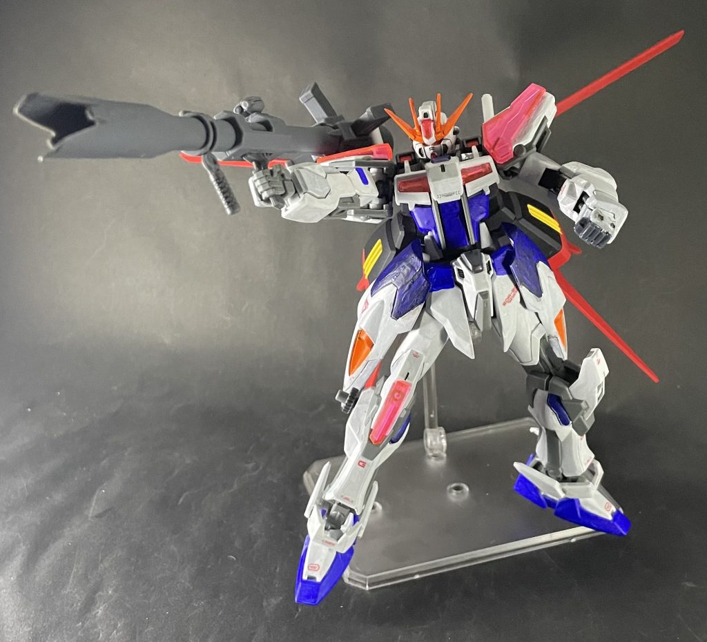 最初はビルドストライクエクシードギャラクシーと、オプションパーツセットのエールストライカーのみで作ろうとしましたが、せっかくなので、素組みして放置していた、キマリスヴィダールともミキシングしました😆