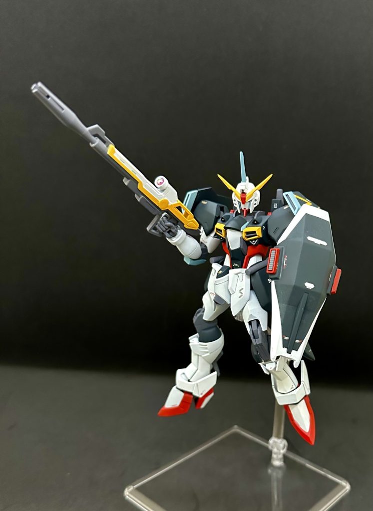 ガイアユニットを外した素の状態です。基本武装【高エネルギービームライフル】【ヴァジュラビームサーベル】【機動防盾】