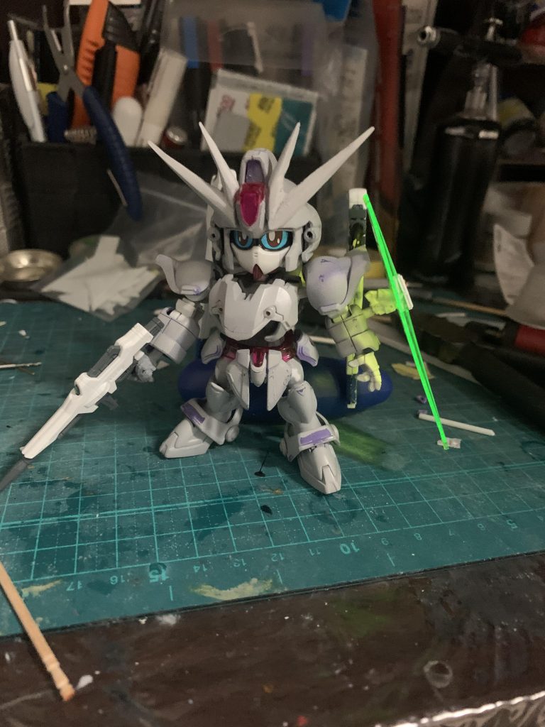 角はプラ板から削り出しで自作。