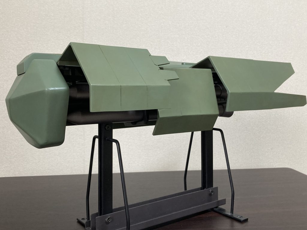 ゼーゴックの試験運用時に使用された大型ミサイルの輸送コンテナ。ゼーゴック本体より遥かに大きく、ミサイル自体も相当な大きさ。