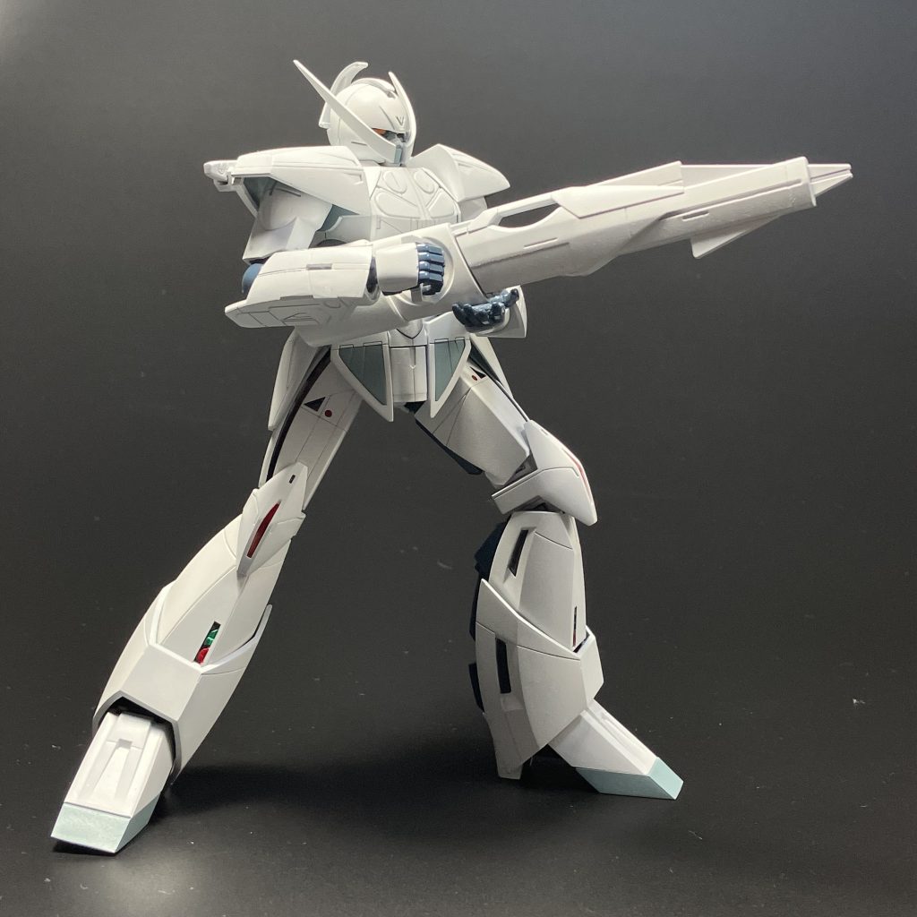 各装甲の裏側をライトグリーンで塗装し、ターンエーのキャラクター性である異質な感じを狙ってみました。