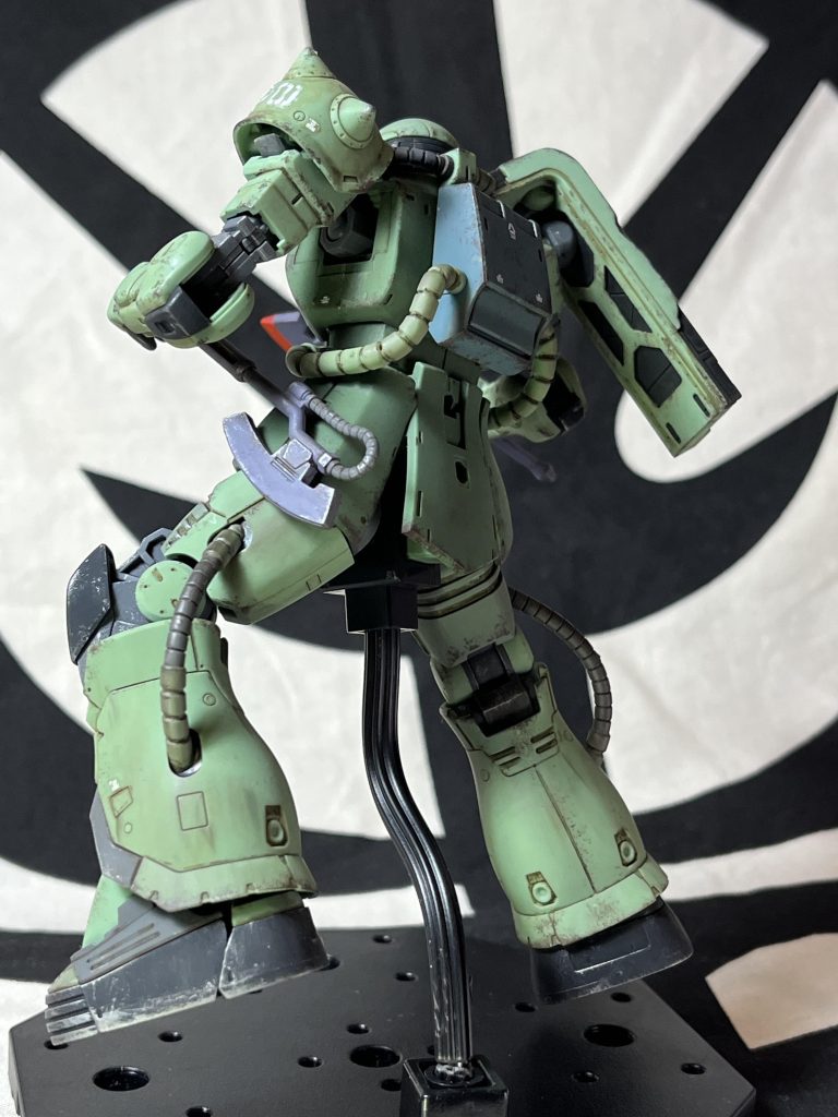 脚部のスラスター塗るの忘れてます。