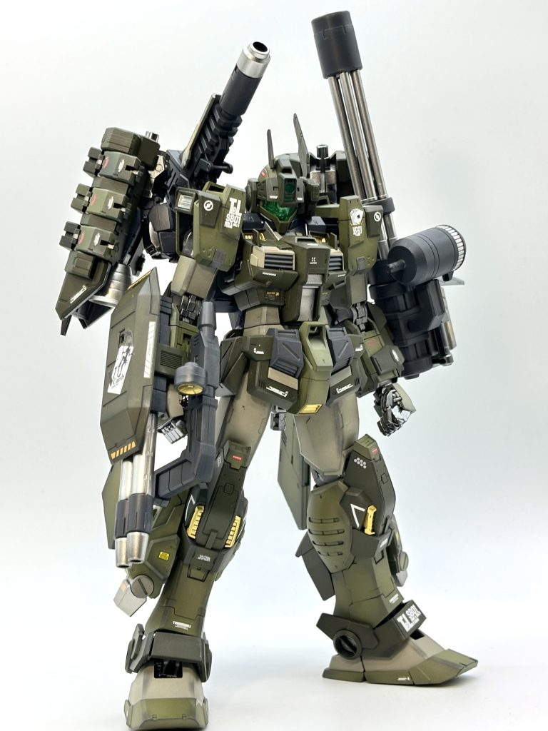 ラストはドヤ顔(  ¯﹀¯  )wっと仕事が忙しく全然手をつける暇がなく、更に疲れから机に向かうことも少なかったのでやたら時間掛かりました。でも完成度的には満足しております( *˙ω˙*)و ｸﾞｯ!ミリタリー色は初めてだったので調色も結構適当だけどそこそこうまくいったきがします！ガトリングはいいぞ！！w 最後まで見て頂きありがとうございます！いいね、コメントお待ちしております(*^^*)