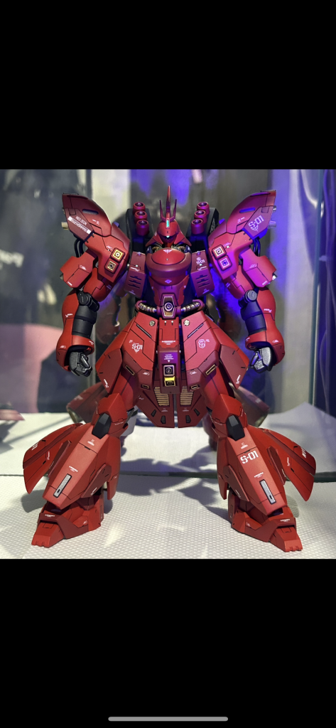 肩と胸部に蛍光塗料を塗ったグリーンチップを仕込んでます、コレもブラックライトで光ります。